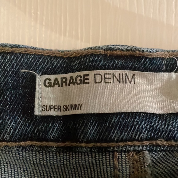 Distressed denim skinnys - Picture 4 of 5